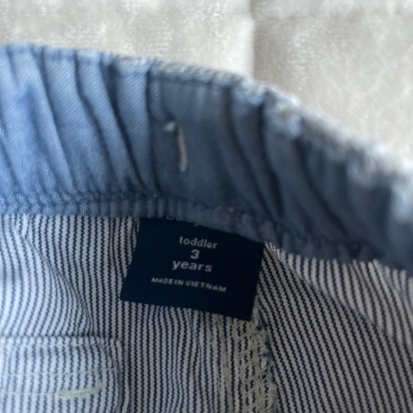 5/$15 Closet Sale! Baby Gap 3T Boys Blue and White Striped Shorts - Picture 2 of 5